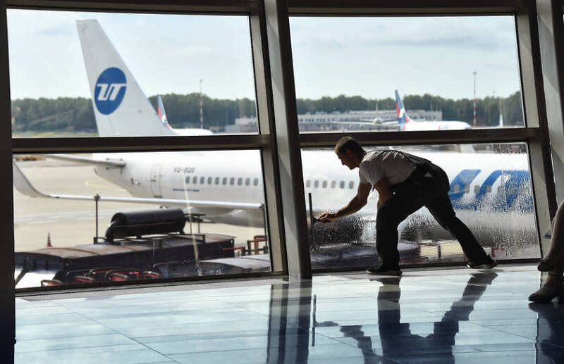 Utair попросила о помощи
