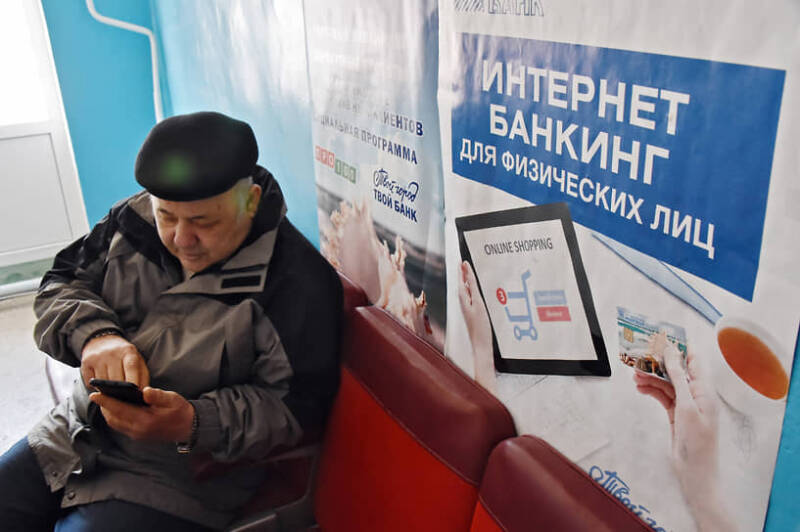 Переводы перекладывают во «вторую руку»