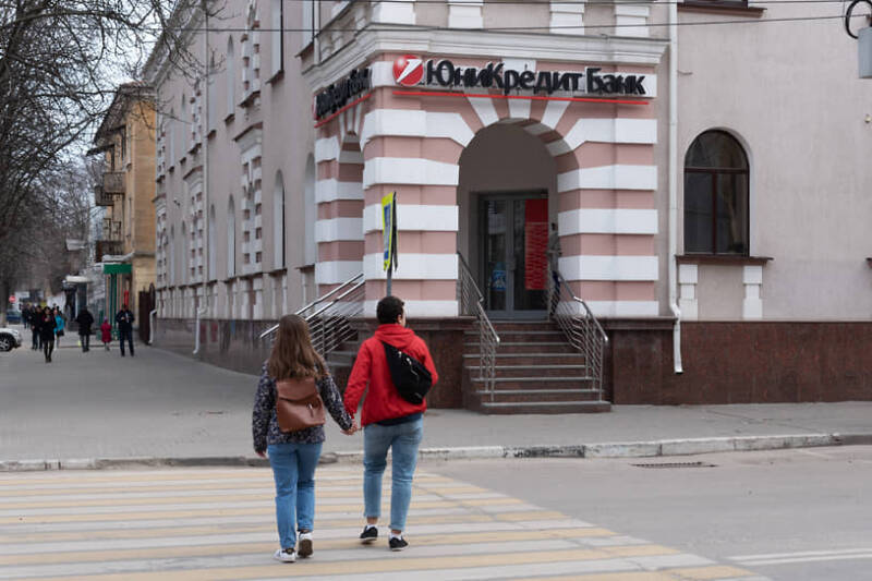 Иностранные активы попали под арест