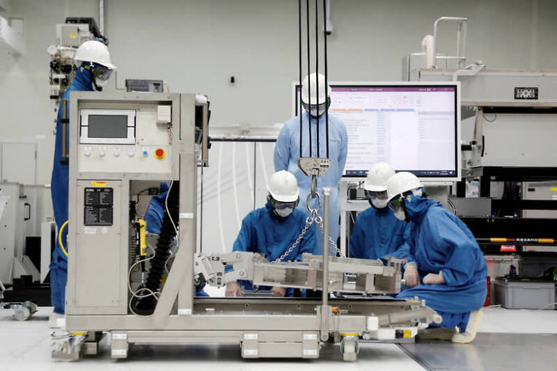 Bloomberg: ASML отключит производство чипов при вводе войск КНР на Тайвань