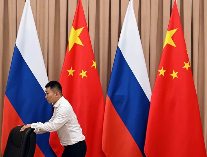Платежи просачиваются в Китай