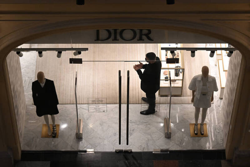 Dior показал изнанку