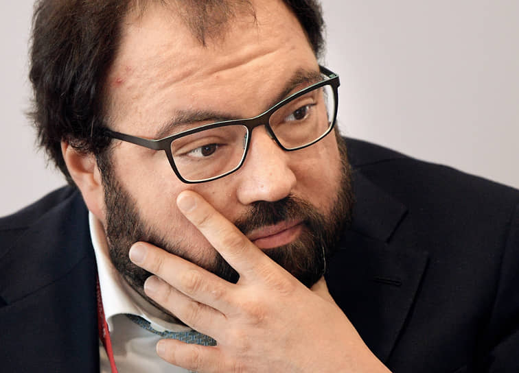 Шадаев пообещал изменить процедуру оформления займов на «Госуслугах» из-за мошенничества