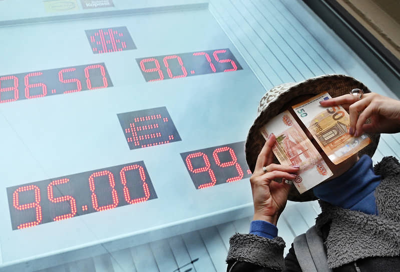 Санкции крепят курс