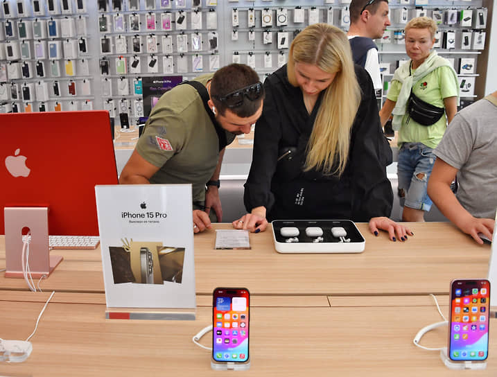 Bloomberg: Apple сделает iPhone, MacBook Pro и Apple Watch еще тоньше