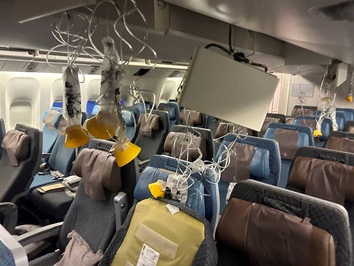 Singapore Airlines заплатит попавшим в турбулентность пассажирам