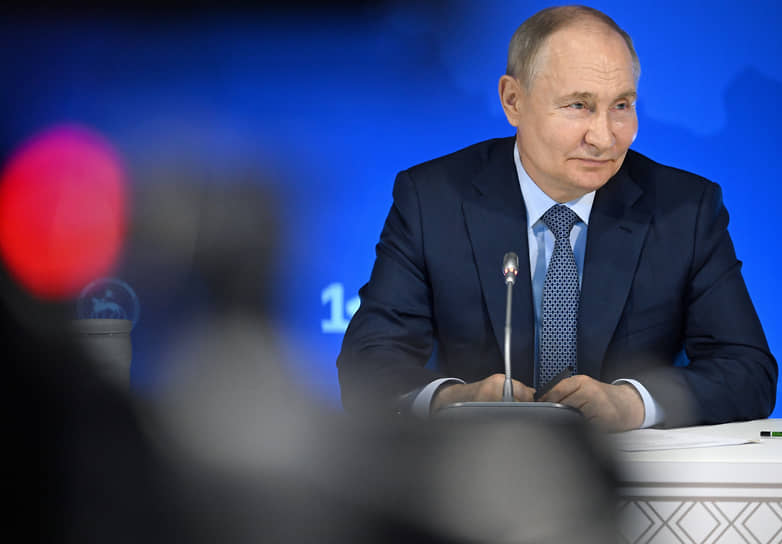 Путин подписал закон об ограничении плавающих ставок по кредитам