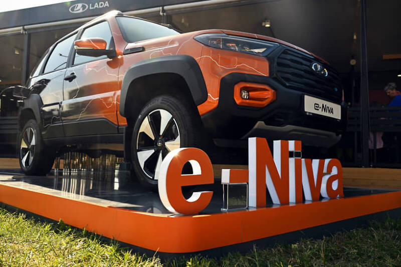 На ПМЭФ представили концепт-кар первой электрической Lada Niva Travel