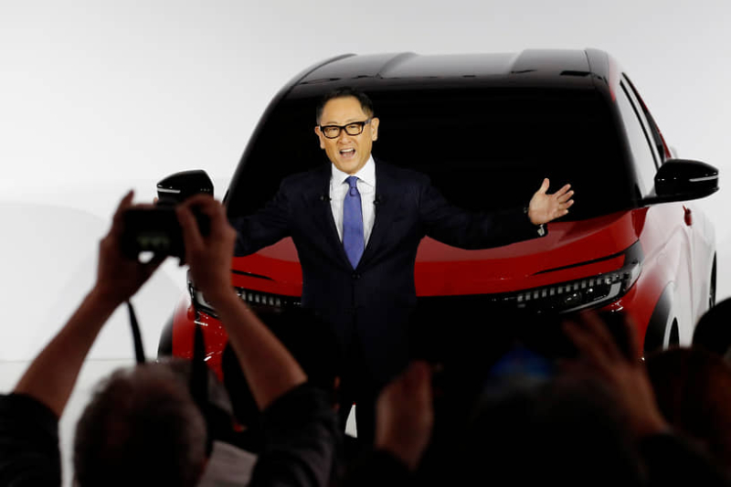 Глава Toyota извинился перед потребителями за скандал с сертификатами