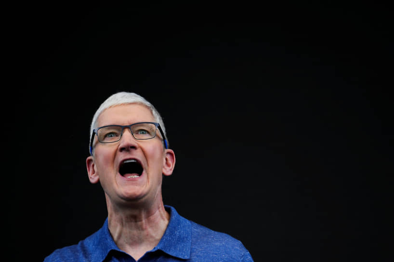 Apple заманивает в нейросети