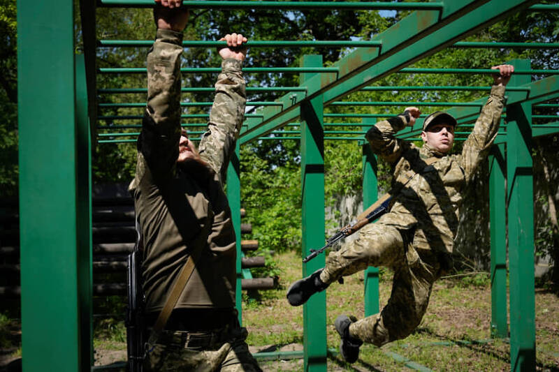 Банкам компенсируют потери от списания процентов по кредитам военных