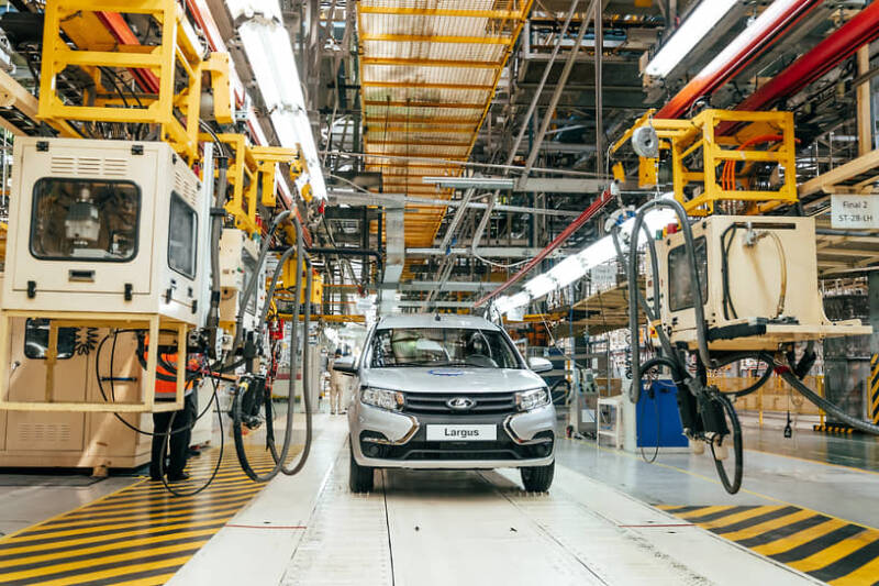 Минпромторг рекомендовал чиновникам ездить на Lada Largus и «Газелях»