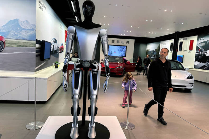 Tesla запустит массовое производство человекоподобных роботов
