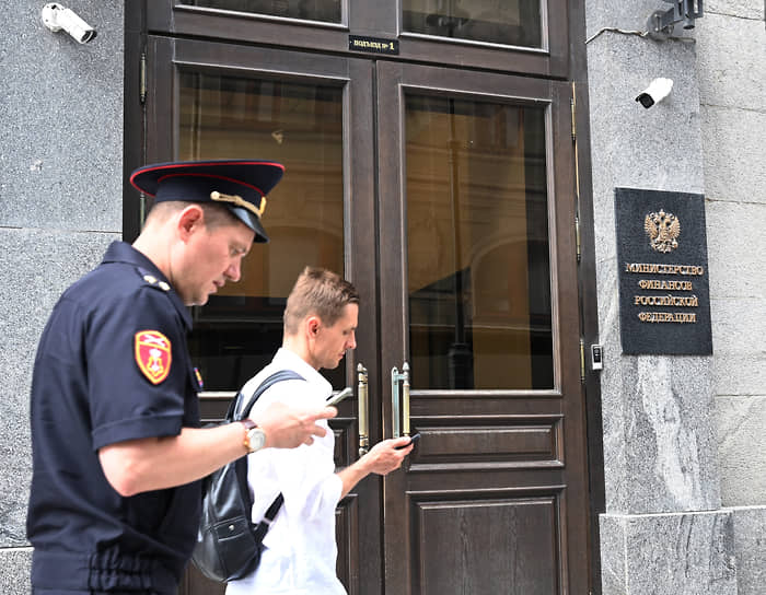 Госдолг уплывает от ставки