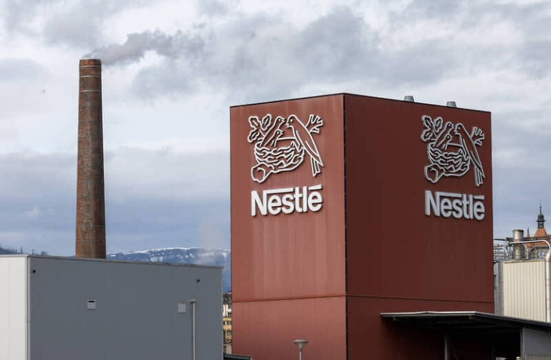 Nestle снизила годовой прогноз после слабого полугодия